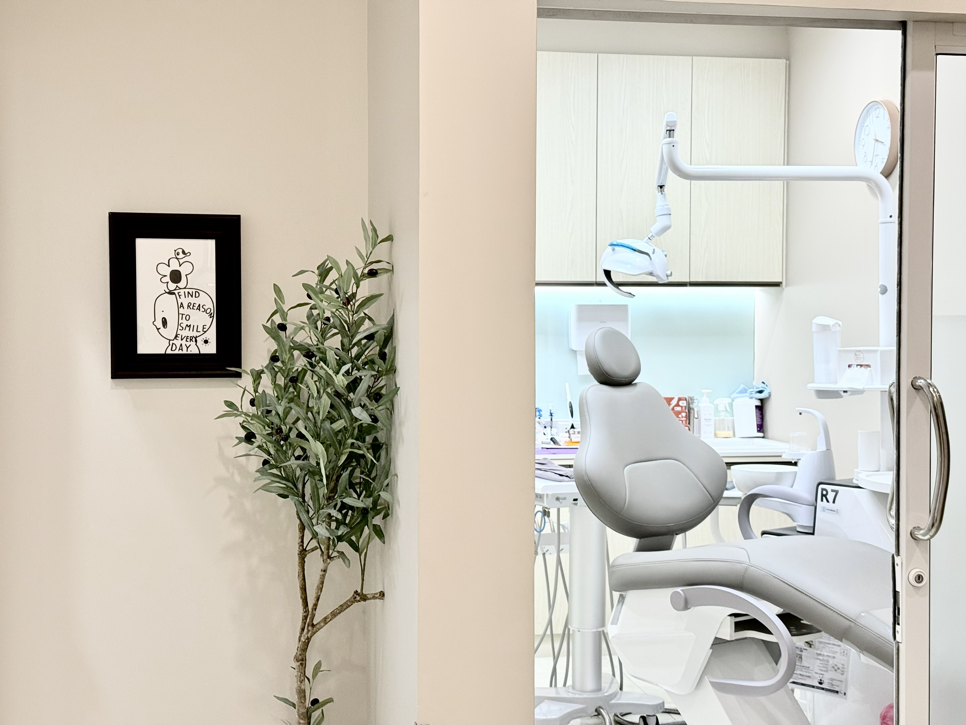 DentSociety Thonglor Main Treatment Room